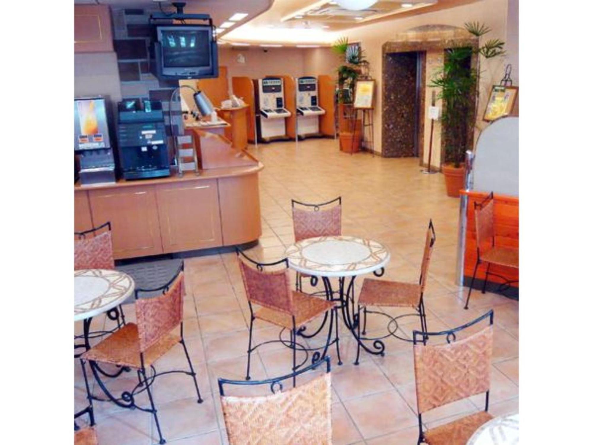 R&B Hotel Hakata Ekimae 1 - Vacation Stay 16386V Фукуока Екстериор снимка